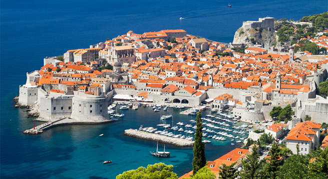 Dubrovnik je poznat kao jedan od najstarijih slobodnih trgovačkih gradova na Mediteranu, koji se može usporediti s Venecijom.